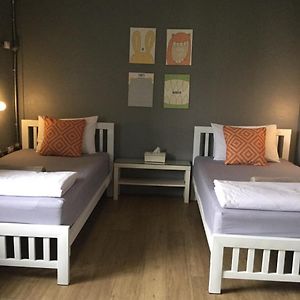 Privé Kamer Alleen voor Vrouwen Twee Aparte Bedden